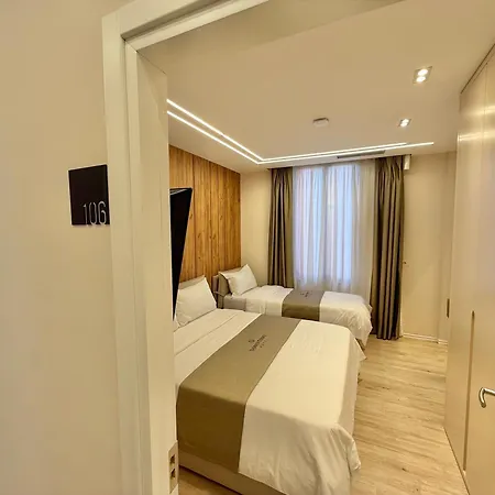 Downtown Hotel *